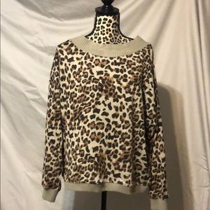 Easel Leopard top